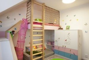 Tento pokoj pro holku je tvořen přírodními materiály a decentními barvami