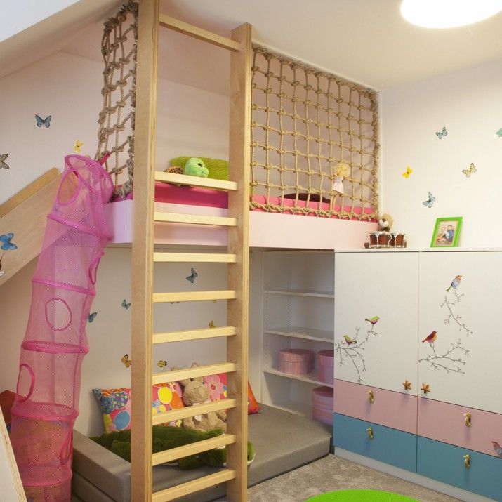 Tento pokoj pro holku je tvořen přírodními materiály a decentními barvami