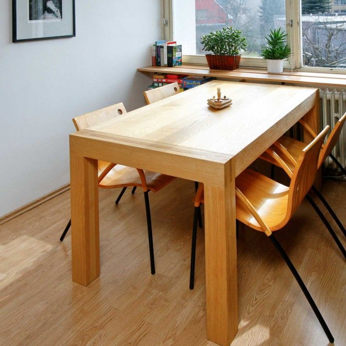 Dřevěný rozkládací stůl masiv.